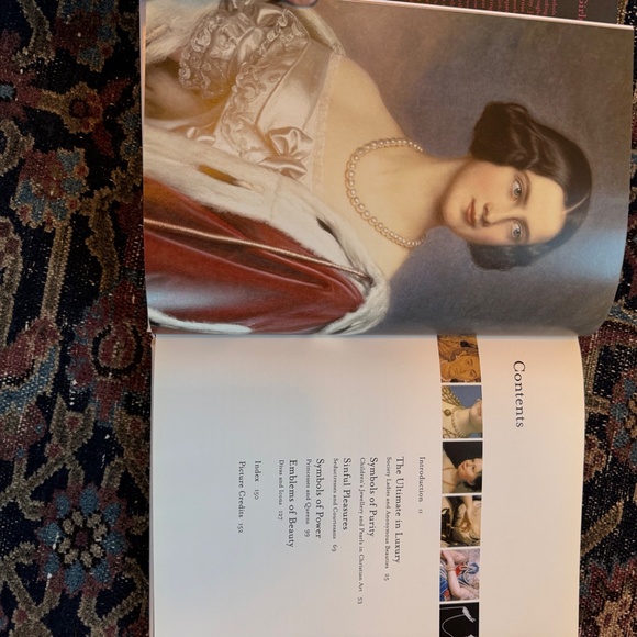 Girls in Pearls Book - Picture 6 of 6